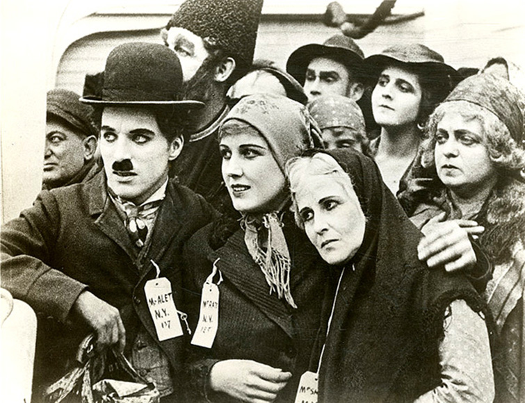 CHAPLIN , EL INMIGRANTE