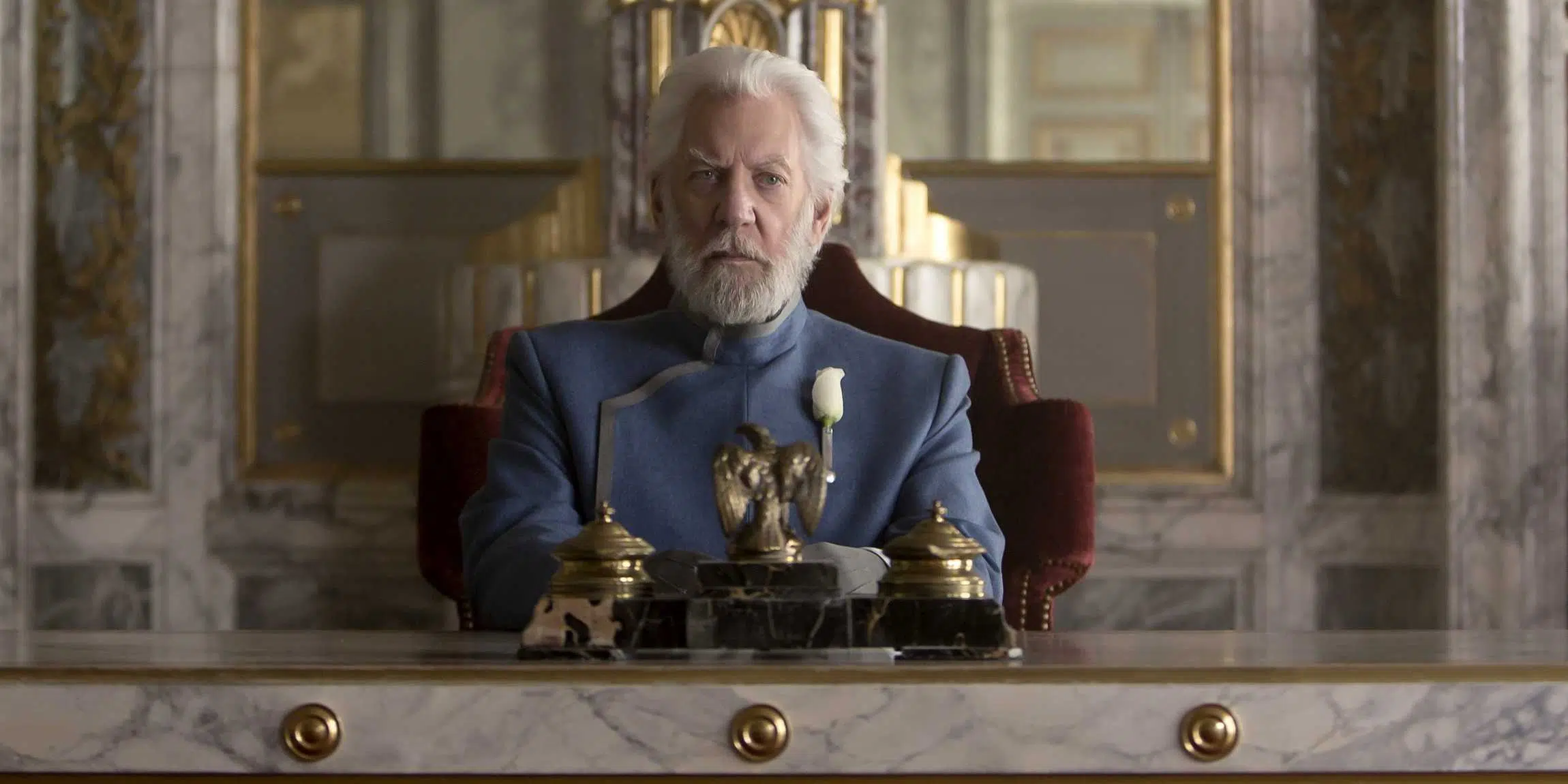 Donald Sutherland participó en tres entregas de la saga como el Presidente Coriolanus Snow.