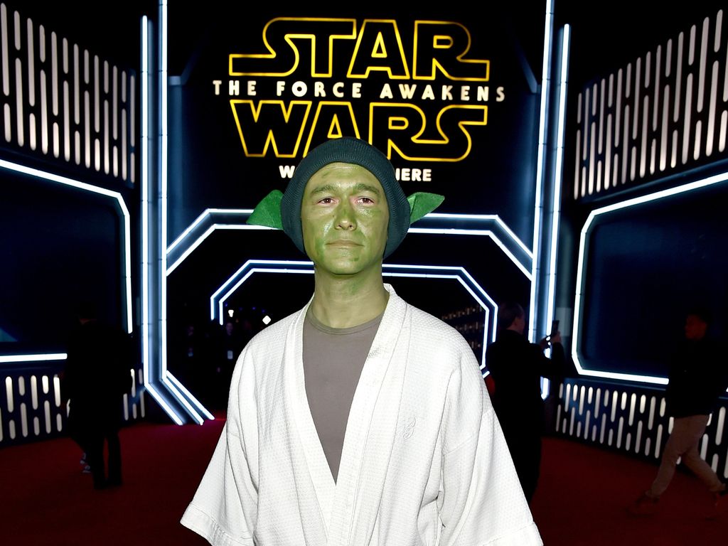Joseph Gordon Levitt apareció ataviado como Yoda.
